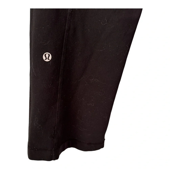 Lululemon Groove Crop Leggings. Black with Red Pink Waistband. Reversible. 6 - Picture 9 of 13
